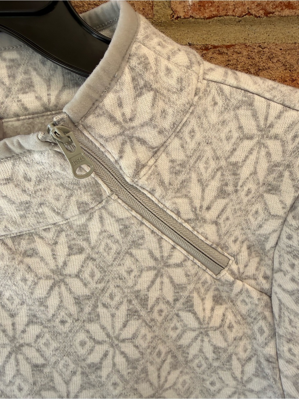 T By Talbots Light Gray Patterned Crewneck Pullover with Shoulder Zip - Picture 3 of 6